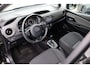 Toyota Yaris 1.5 Hybrid Energy Plus Lm velgen, Getinte ramen