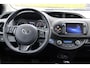 Toyota Yaris 1.5 Hybrid Energy Plus Lm velgen, Getinte ramen