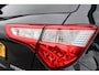 Toyota Yaris 1.5 Hybrid Energy Plus Lm velgen, Getinte ramen