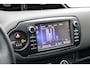 Toyota Yaris 1.5 Hybrid Energy Plus Lm velgen, Getinte ramen