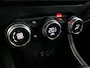 Renault Captur 1.3 TCe 140 Intens *Automaat!* - Trekhaak - Sensor v+a - Stoelverwarming