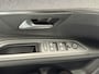 Peugeot 5008 1.2 PURETECH ALLURE 7 PERSSONS NAVIGATIE CRUISE CONTROL CLIMATE CONTROL PANORAMASCHUI/KANTELDAK APPLE CARPLAY/ANDROID RIJSTROOKSENSOREN ACHTERUITRIJCAMERA ZEER MOOI !!