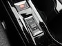 Peugeot e-2008 EV Active Pack 50 kWh | Apple Carplay/ Android Auto | SoH 96,8%| Parkeersensoren Achter | Climate Control |