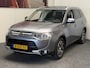 Mitsubishi Outlander 2.0 INSTYLE 4WD AUTOMAAT 7 PERSOONS NAVIGATIE LEDER CRUISE CONTROL CLIMATE CONTROL BLUETOOTH TELEFOON SCHUIF/KANTELDAK KEYLESS GO ACHTERUITRIJCAMRERA ZEER MOOI !!
