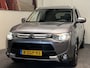 Mitsubishi Outlander 2.0 INSTYLE 4WD AUTOMAAT 7 PERSOONS NAVIGATIE LEDER CRUISE CONTROL CLIMATE CONTROL BLUETOOTH TELEFOON SCHUIF/KANTELDAK KEYLESS GO ACHTERUITRIJCAMRERA ZEER MOOI !!