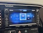 Mitsubishi Outlander 2.0 INSTYLE 4WD AUTOMAAT 7 PERSOONS NAVIGATIE LEDER CRUISE CONTROL CLIMATE CONTROL BLUETOOTH TELEFOON SCHUIF/KANTELDAK KEYLESS GO ACHTERUITRIJCAMRERA ZEER MOOI !!