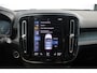 Volvo XC40 1.5 T4 Recharge Inscription | Panoramadak | Elek. bed. voorstoelen met geheugen | Semi elek. trekhaak | Verwarmbare voorstoelen | Verwarmbaar stuurwiel | 360 graden camera | Verwarmbare achterbank | Keyless entry | Premium audio by Harman Kardon | Adaptive cruise control | Blind spot | Elektrische achterklep | Apple carplay |