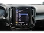 Volvo XC40 1.5 T4 Recharge Inscription | Panoramadak | Elek. bed. voorstoelen met geheugen | Semi elek. trekhaak | Verwarmbare voorstoelen | Verwarmbaar stuurwiel | 360 graden camera | Verwarmbare achterbank | Keyless entry | Premium audio by Harman Kardon | Adaptive cruise control | Blind spot | Elektrische achterklep | Apple carplay |