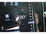 Volvo XC40 1.5 T4 Recharge Inscription | Panoramadak | Elek. bed. voorstoelen met geheugen | Semi elek. trekhaak | Verwarmbare voorstoelen | Verwarmbaar stuurwiel | 360 graden camera | Verwarmbare achterbank | Keyless entry | Premium audio by Harman Kardon | Adaptive cruise control | Blind spot | Elektrische achterklep | Apple carplay |