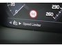 Volvo XC40 1.5 T4 Recharge Inscription | Panoramadak | Elek. bed. voorstoelen met geheugen | Semi elek. trekhaak | Verwarmbare voorstoelen | Verwarmbaar stuurwiel | 360 graden camera | Verwarmbare achterbank | Keyless entry | Premium audio by Harman Kardon | Adaptive cruise control | Blind spot | Elektrische achterklep | Apple carplay |