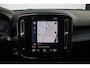 Volvo XC40 1.5 T4 Recharge Inscription | Panoramadak | Elek. bed. voorstoelen met geheugen | Semi elek. trekhaak | Verwarmbare voorstoelen | Verwarmbaar stuurwiel | 360 graden camera | Verwarmbare achterbank | Keyless entry | Premium audio by Harman Kardon | Adaptive cruise control | Blind spot | Elektrische achterklep | Apple carplay |