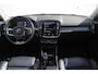 Volvo XC40 1.5 T4 Recharge Inscription | Panoramadak | Elek. bed. voorstoelen met geheugen | Semi elek. trekhaak | Verwarmbare voorstoelen | Verwarmbaar stuurwiel | 360 graden camera | Verwarmbare achterbank | Keyless entry | Premium audio by Harman Kardon | Adaptive cruise control | Blind spot | Elektrische achterklep | Apple carplay |