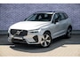 Volvo XC60 2.0 T6 Plug-in hybrid AWD Plus Dark | Adaptieve cruise control | 360° camera | Trekhaak | Stoel- en stuurverwarming | Dode hoek detectie BLIS | Panorama dak | All season banden | Google Auto |