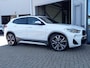 BMW X2 sDrive20i High Executive M-SPORT - PANO - HUD - TREKHAAK - LEER - CAMERA - PDC V/A - STOELVERW -