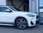 BMW X2 sDrive20i High Executive M-SPORT - PANO - HUD - TREKHAAK - LEER - CAMERA - PDC V/A - STOELVERW -