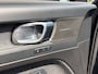 Volvo EC40 Twin Motor Ultra Black Edition 82 kWh / Treeplanken / Trekhaak / 360 Camera / Harman/Kardon / Panorama dak /