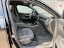 Volvo EC40 Twin Motor Ultra Black Edition 82 kWh / Treeplanken / Trekhaak / 360 Camera / Harman/Kardon / Panorama dak /