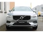 Volvo XC60 T5 Automaat MOMENTUM | Panoramadak | Dealer-onderhouden | Lederen bekleding | Keyless entry | Semi elek. trekhaak | Elek. bed. bestuurdersstoel met geheugen | Achteruitrij camera | Verwarmbare voorstoelen | Verwarmbaar stuurwiel | Cruise control | Elektrische achterklep | Navigatie | Apple carplay