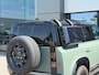 Land Rover Defender 110 P300e Trophy Edition Keswick Green | El. trekhaak | Koelbox | Koel/verwarmbare voorstoelen | Pano | Unieke Trophy Edition
