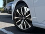 Peugeot 308 SW 1.2 Hybrid 145 e-DCS6 Allure | Adaptive Cruise Control | Keyless Entry/Start | Climate Control | Parkeercamera/-sensoren | Navigatie | Apple Carplay/Android Auto | Full LED | Draadloze telefoonlader |