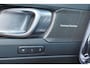 Volvo EX40 Performance Ultra Black Edition 82 kWh - Panorama/schuifdak - IntelliSafe Assist & Surround - 360º Camera - Harman/Kardon audio - Verwarmde voorstoelen, stuur & achterbank - Parkeersensoren voor & achter - Elektr. bedienb. voorstoelen met geheugen links - Warmtepomp - Extra getint glas - 20' LMV