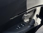 Peugeot e-2008 EV GT 54 kWh Achteruitrijcamera | Vol leder | Adaptive Cruise | Carplay | Dode hoek | Lichtmetalen velgen |