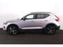Volvo XC40 B4 Plus Dark - IntelliSafe Assist & Surround - 360º Camera - Harman/Kardon audio - Verwarmde voorstoelen & stuur - Parkeersensoren voor & achter - Elektr. bedienb. voorstoelen met geheugen links - Draadloze tel. lader - Standkachel - Extra getint glas - 18' LMV