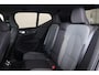 Volvo XC40 B4 Plus Dark - IntelliSafe Assist & Surround - 360º Camera - Harman/Kardon audio - Verwarmde voorstoelen & stuur - Parkeersensoren voor & achter - Elektr. bedienb. voorstoelen met geheugen links - Draadloze tel. lader - Standkachel - Extra getint glas - 18' LMV