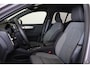 Volvo XC40 B4 Plus Dark - IntelliSafe Assist & Surround - 360º Camera - Harman/Kardon audio - Verwarmde voorstoelen & stuur - Parkeersensoren voor & achter - Elektr. bedienb. voorstoelen met geheugen links - Draadloze tel. lader - Standkachel - Extra getint glas - 18' LMV