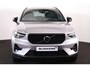 Volvo XC40 B4 Plus Dark - IntelliSafe Assist & Surround - 360º Camera - Harman/Kardon audio - Verwarmde voorstoelen & stuur - Parkeersensoren voor & achter - Elektr. bedienb. voorstoelen met geheugen links - Draadloze tel. lader - Standkachel - Extra getint glas - 18' LMV