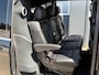 Mercedes-Benz V-klasse V300d 239PK AMG 4-MATIC Dubbel Cabine / Koelbox Console / Thermo bekerhouders / Elektr schuifdeuren / LED / MBUX / Sfeerverlicht