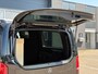 Mercedes-Benz V-klasse V300d 239PK AMG 4-MATIC Dubbel Cabine / Koelbox Console / Thermo bekerhouders / Elektr schuifdeuren / LED / MBUX / Sfeerverlicht