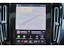 Volvo XC40 B3 Plus Black Edition - IntelliSafe Assist & Surround - 360º Camera - Harman/Kardon audio - Verwarmde voorstoelen & stuur - Parkeersensoren voor & achter - Elektr. bedienb. voorstoelen met geheugen links - Draadloze tel. lader - Standkachel - Extra getint glas - 20' LMV