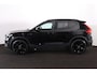 Volvo XC40 B3 Plus Black Edition - IntelliSafe Assist & Surround - 360º Camera - Harman/Kardon audio - Verwarmde voorstoelen & stuur - Parkeersensoren voor & achter - Elektr. bedienb. voorstoelen met geheugen links - Draadloze tel. lader - Standkachel - Extra getint glas - 20' LMV