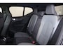 Volvo XC40 B3 Plus Black Edition - IntelliSafe Assist & Surround - 360º Camera - Harman/Kardon audio - Verwarmde voorstoelen & stuur - Parkeersensoren voor & achter - Elektr. bedienb. voorstoelen met geheugen links - Draadloze tel. lader - Standkachel - Extra getint glas - 20' LMV