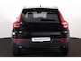 Volvo XC40 B3 Plus Black Edition - IntelliSafe Assist & Surround - 360º Camera - Harman/Kardon audio - Verwarmde voorstoelen & stuur - Parkeersensoren voor & achter - Elektr. bedienb. voorstoelen met geheugen links - Draadloze tel. lader - Standkachel - Extra getint glas - 20' LMV