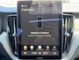 Volvo XC60 2.0 T8 Plug-in hybrid AWD Ultra Black Edition Exec | Trekhaak | 22'' Velgen | Extra getint glas | Stoel ventilatie | Audio high end |