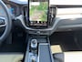 Volvo XC60 2.0 T8 Plug-in hybrid AWD Ultra Black Edition Exec | Trekhaak | 22'' Velgen | Extra getint glas | Stoel ventilatie | Audio high end |