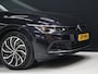 Volkswagen Golf 1.5 eTSI R-Line [SCHUIFKANTELDAK, APPLE CARPLAY, ANDROID, TREKHAAK, MEMORY SEATS, STOEL-/STUURVERWARMING, ADAPTIVE CRUISE, PDC V+A, DIGITAL DASH, SFEERVERLICHTING, NAVIGATIE]
