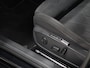 Volkswagen Golf 1.5 eTSI R-Line [SCHUIFKANTELDAK, APPLE CARPLAY, ANDROID, TREKHAAK, MEMORY SEATS, STOEL-/STUURVERWARMING, ADAPTIVE CRUISE, PDC V+A, DIGITAL DASH, SFEERVERLICHTING, NAVIGATIE]