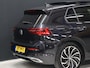 Volkswagen Golf 1.5 eTSI R-Line [SCHUIFKANTELDAK, APPLE CARPLAY, ANDROID, TREKHAAK, MEMORY SEATS, STOEL-/STUURVERWARMING, ADAPTIVE CRUISE, PDC V+A, DIGITAL DASH, SFEERVERLICHTING, NAVIGATIE]
