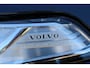 Volvo XC90 2.0 T8 Recharge AWD Ultra Dark | Incl. 12 maanden garantie | SOH 100% | 7 persoons | Panorama dak | Massage stoelen | Stoel & Stuur verwarming | Stoelventilatie | Memory seats | Stoelverwarming achter | 360° Camera | Elektrische kofferklep | Bower & Wilkins | Head-Up display | Keyless entry/start | Standkachel | Apple CarPlay/Android Auto |