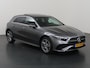 Mercedes-Benz A-klasse 250e Business Solution AMG | Panoramaschuifdak | Premium Plus | Head-up display | Dodehoekassistent |