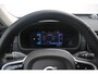 Volvo XC90 T8 Plug-in hybrid AWD Ultra Dark | Semi-elektrische Trekhaak | Luchtvering | Elektr. Schuif-/Kanteldak | Head up display | 360 graden camera | Premium Audio by Bowers&Wilkins | Verwarmbare voorstoelen met massagefunctie en ventilatie