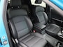 MG MG4 64 kWh Luxury All-Season banden / Navigatiesysteem / Carplay / Remote App voorverwarmen & koelen