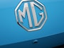 MG MG4 64 kWh Luxury All-Season banden / Navigatiesysteem / Carplay / Remote App voorverwarmen & koelen