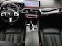 BMW 5-Serie Touring 530i Business Edition Plus | Schuif-/Kanteldak | Navigatie | Camera | Leder |