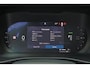 Volvo EX40 Extended Range Plus 82 kWh - IntelliSafe Assist & Surround - Harman/Kardon audio - Parkeercamera achter - Verwarmde voorstoelen & stuur - Parkeersensoren voor & achter - Draadloze tel. lader - Inklapbare trekhaak - 19' LMV