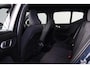 Volvo EX40 Extended Range Plus 82 kWh - IntelliSafe Assist & Surround - Harman/Kardon audio - Parkeercamera achter - Verwarmde voorstoelen & stuur - Parkeersensoren voor & achter - Draadloze tel. lader - Inklapbare trekhaak - 19' LMV
