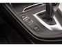 BMW 3-Serie Touring 320i Edition M Sport Shadow | 2e eigenaar | NL auto | Harman Kardon | Head-up | DAB | Camera | Keyless entry | Panoramadak | LED | Stoelverwarming | PDC